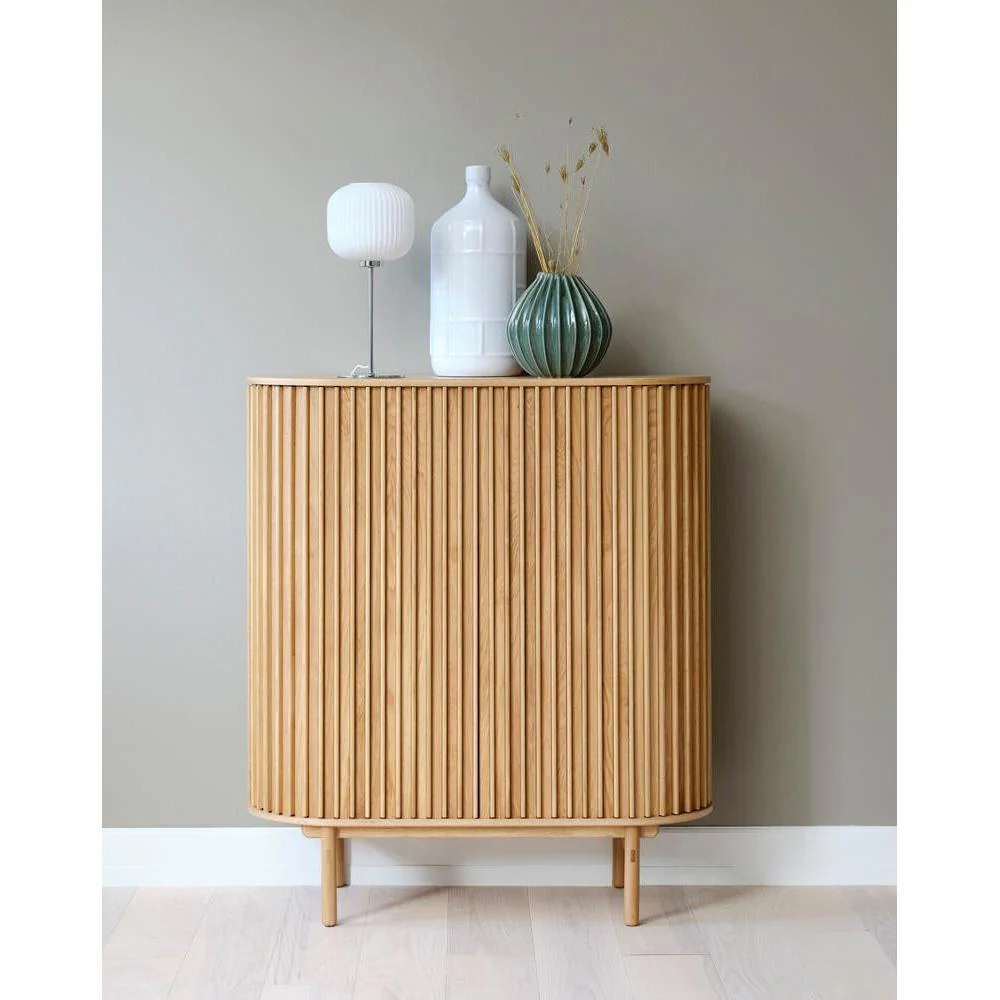 Carno vitrineskap fra A-Møbler, 110x45 cm, naturlig eikefinish - Image 2