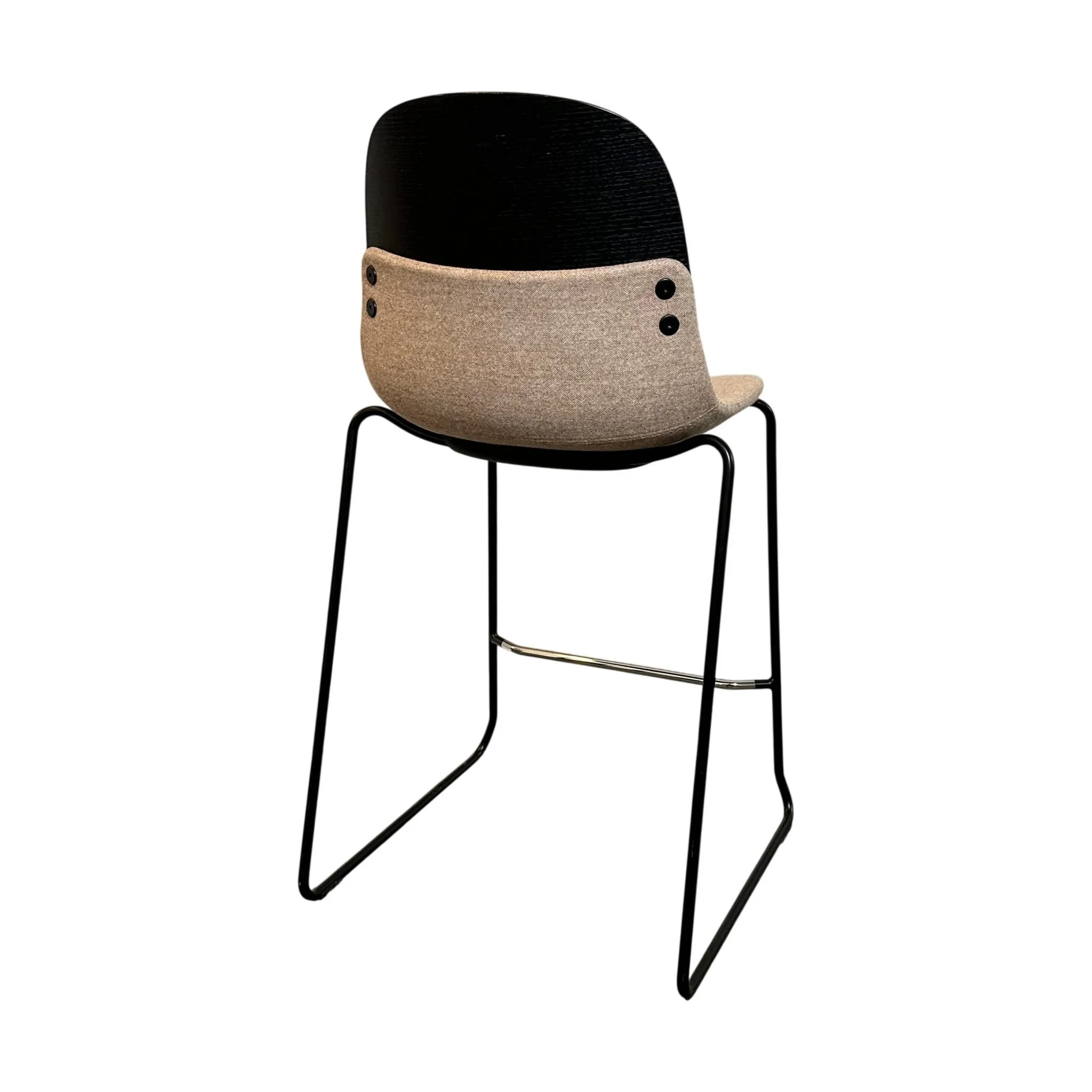 Con barstol fra ForaForm, beige tekstil og svart ramme - Image 3