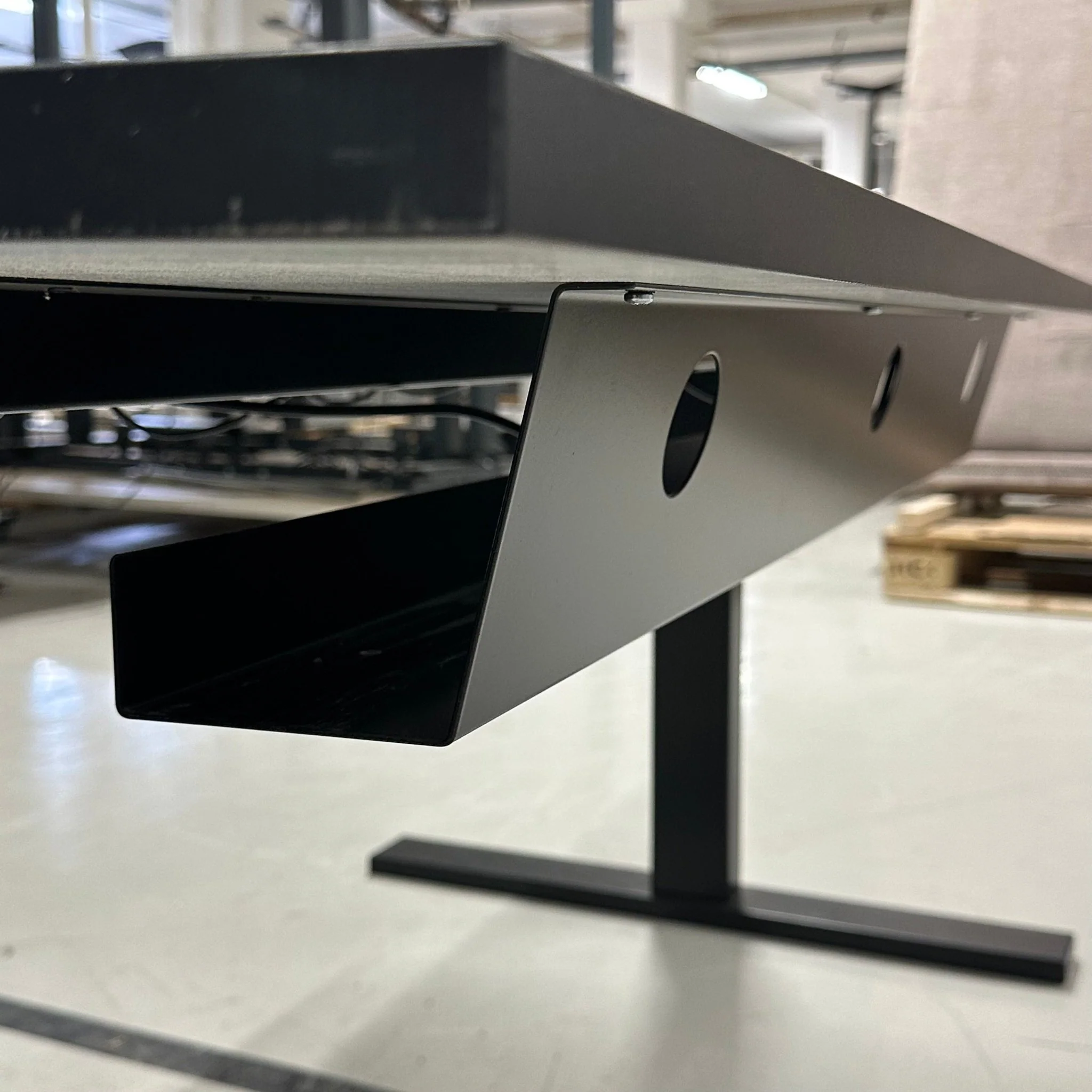 Elektrisk hev/senk skrivebord fra Linak, rød, 140x70 cm - Image 4