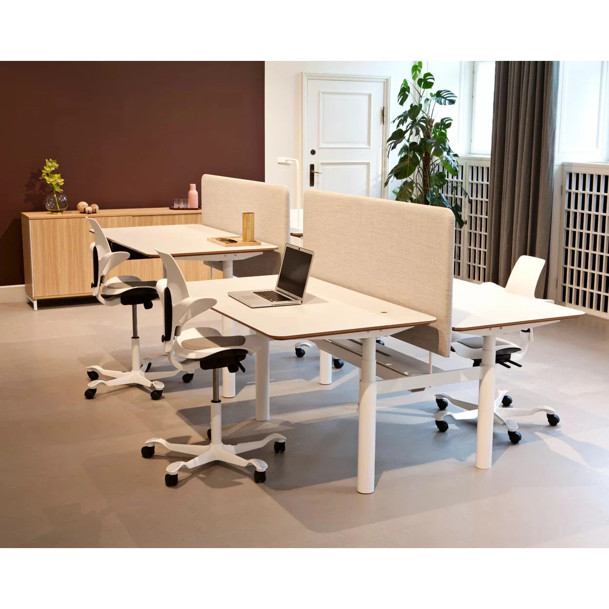 Holmris elektrisk hev/senk skrivebord, hvit plate, 140x165 cm - Image 2