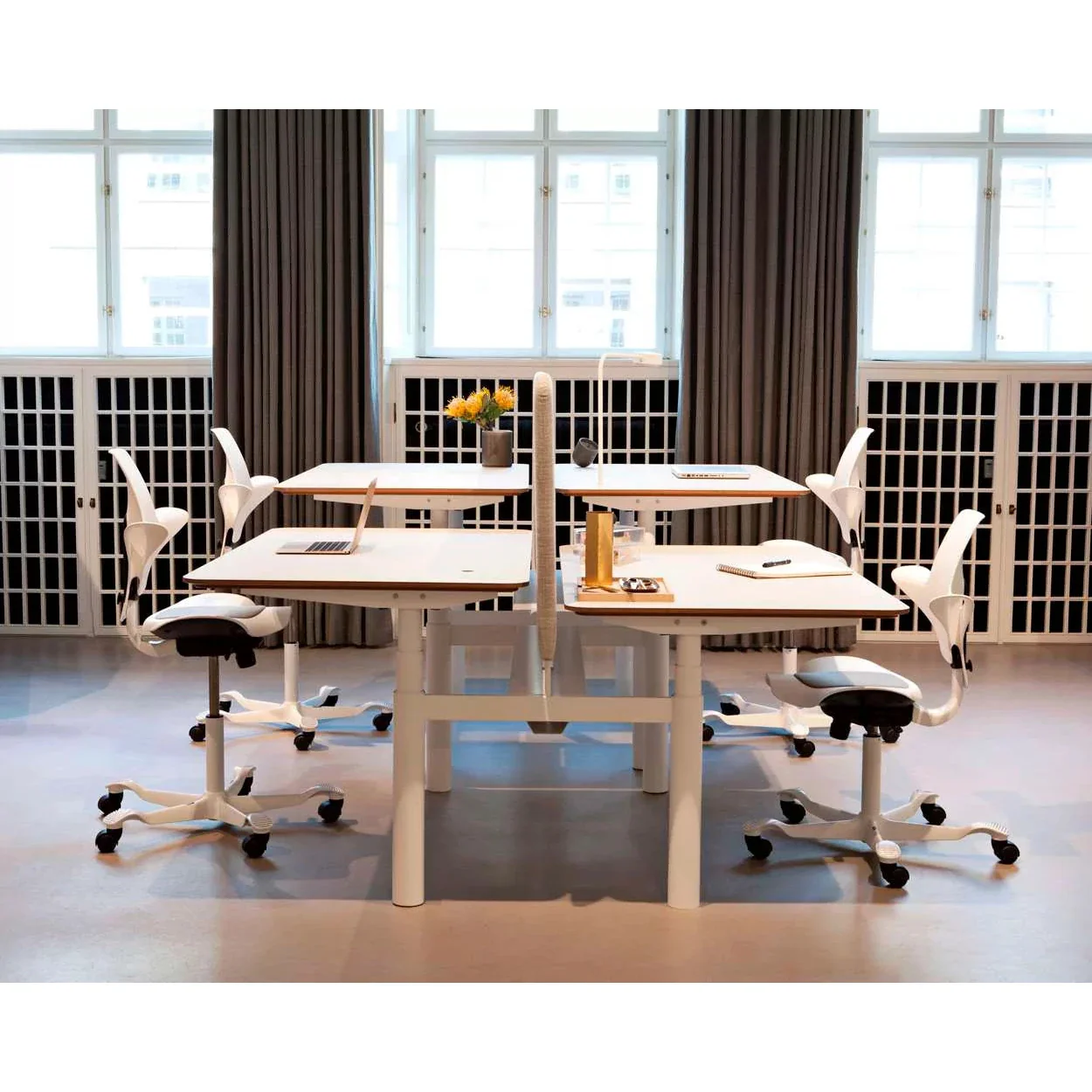 Holmris elektrisk hev/senk skrivebord, hvit plate, 140x165 cm - Image 3