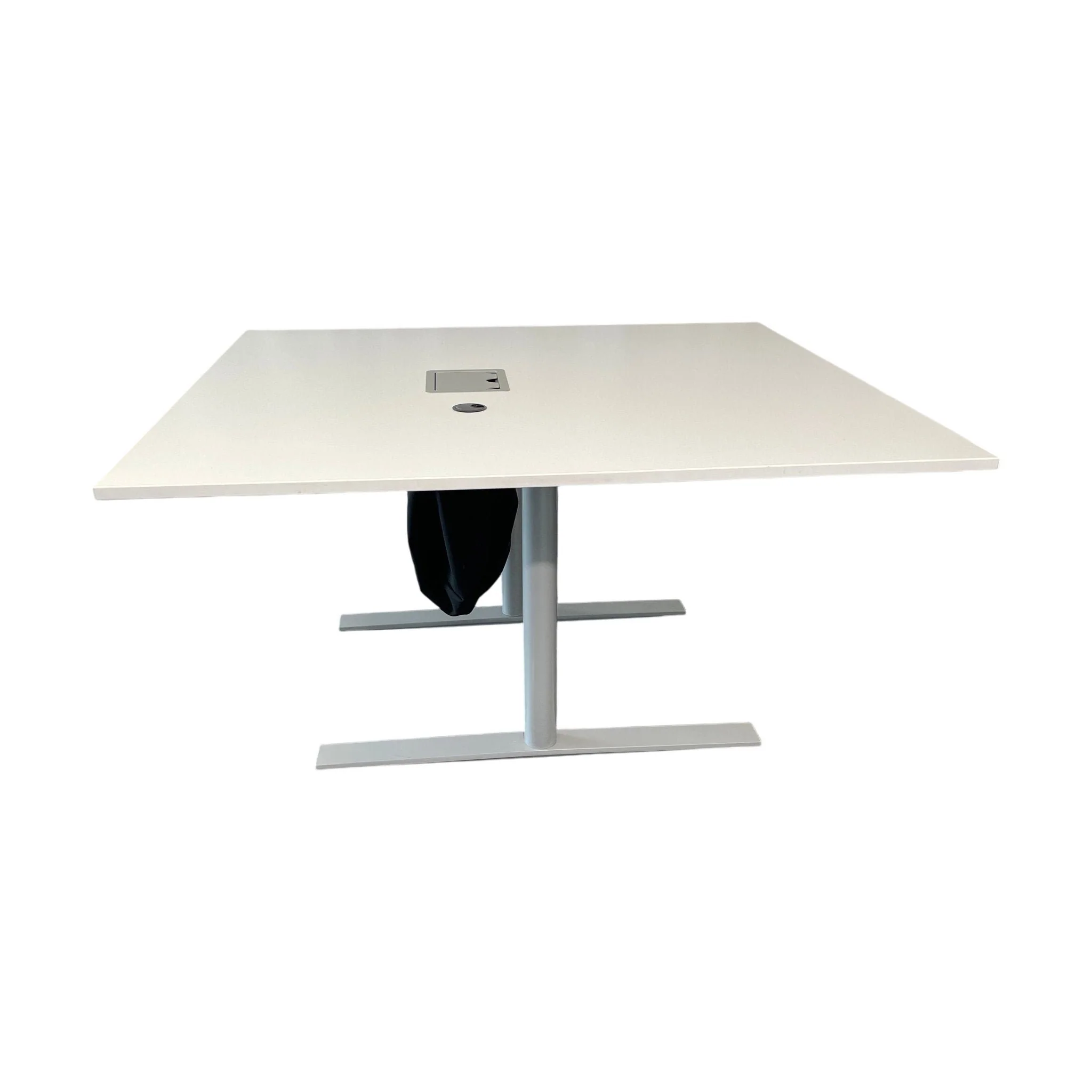 Kinnarps Oberon møtebord, hvit, 140x130 cm - Image 4