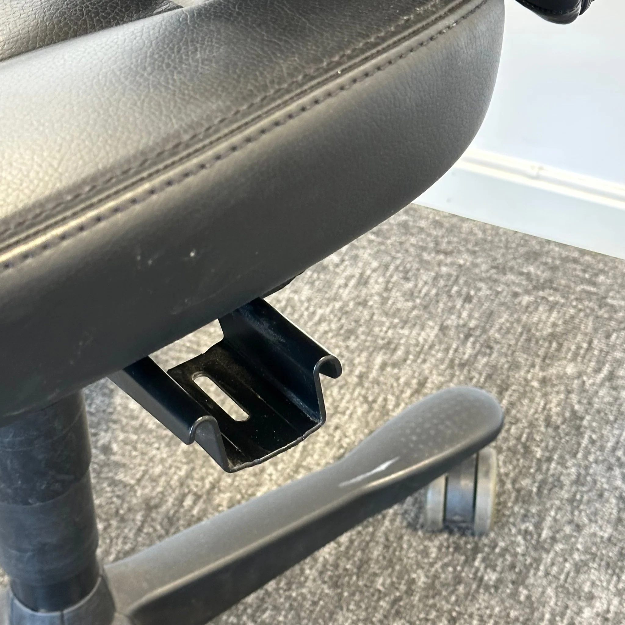 Kinnarps Synchrone 8000 kontorstol, sort skinn - Image 8