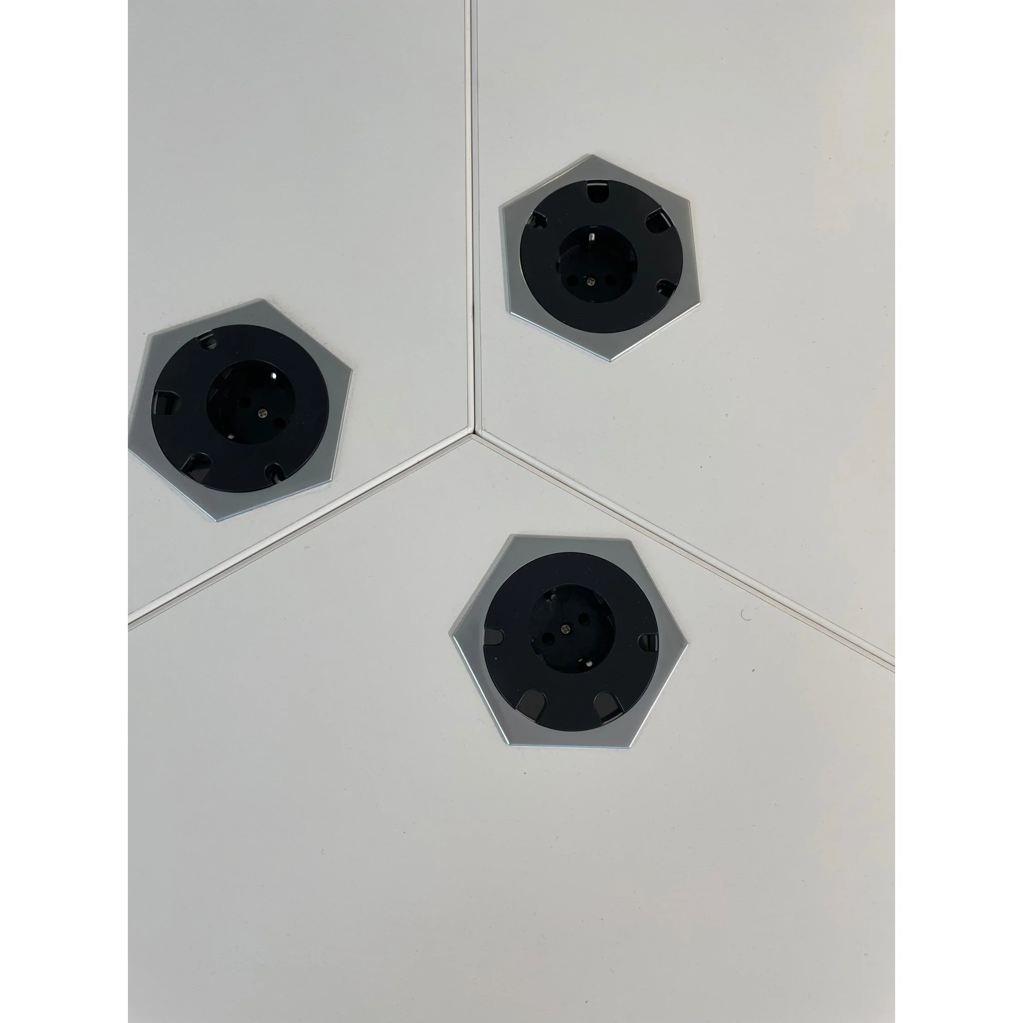 Kinnarps Trixagon skolebord / møtebord, hvit laminat, 164x164 cm - Image 3