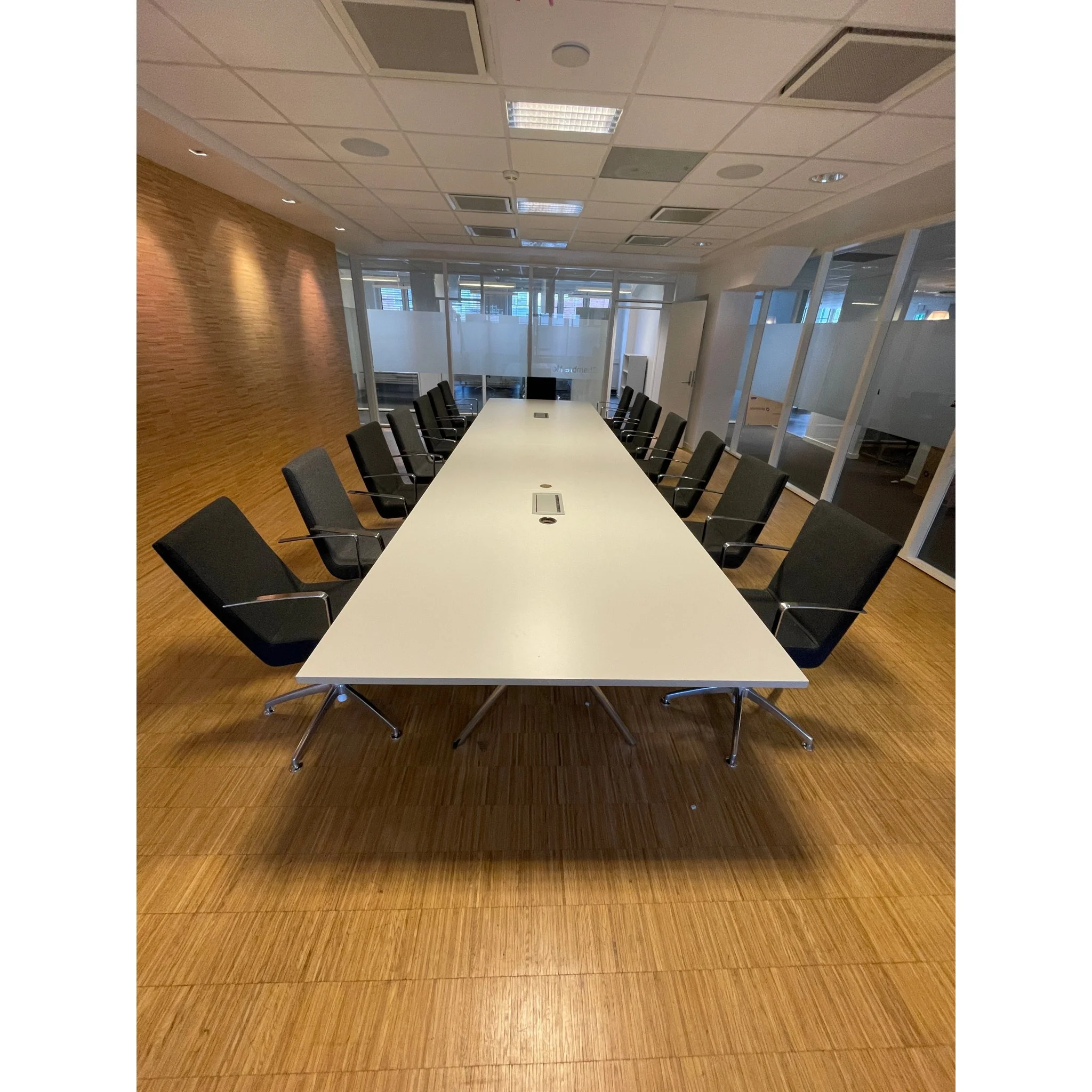 Møtebord fra EFG, lys grått laminat, 550x140 cm - Image 2