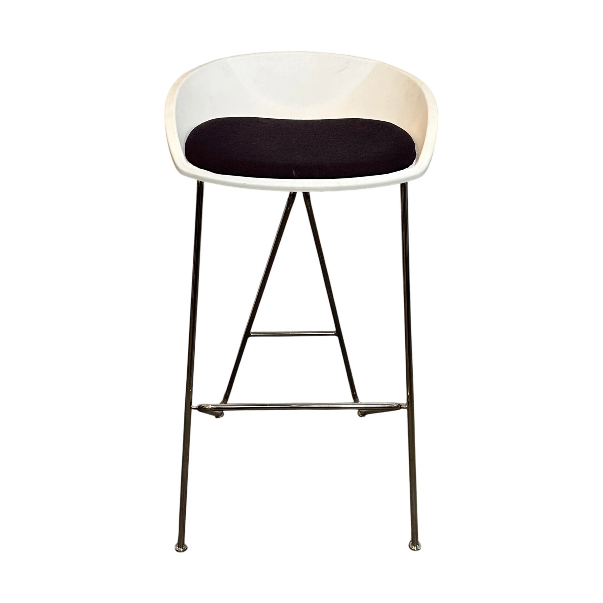 Popcorn barstol fra ForaForm, hvit, 82 cm sittehøyde