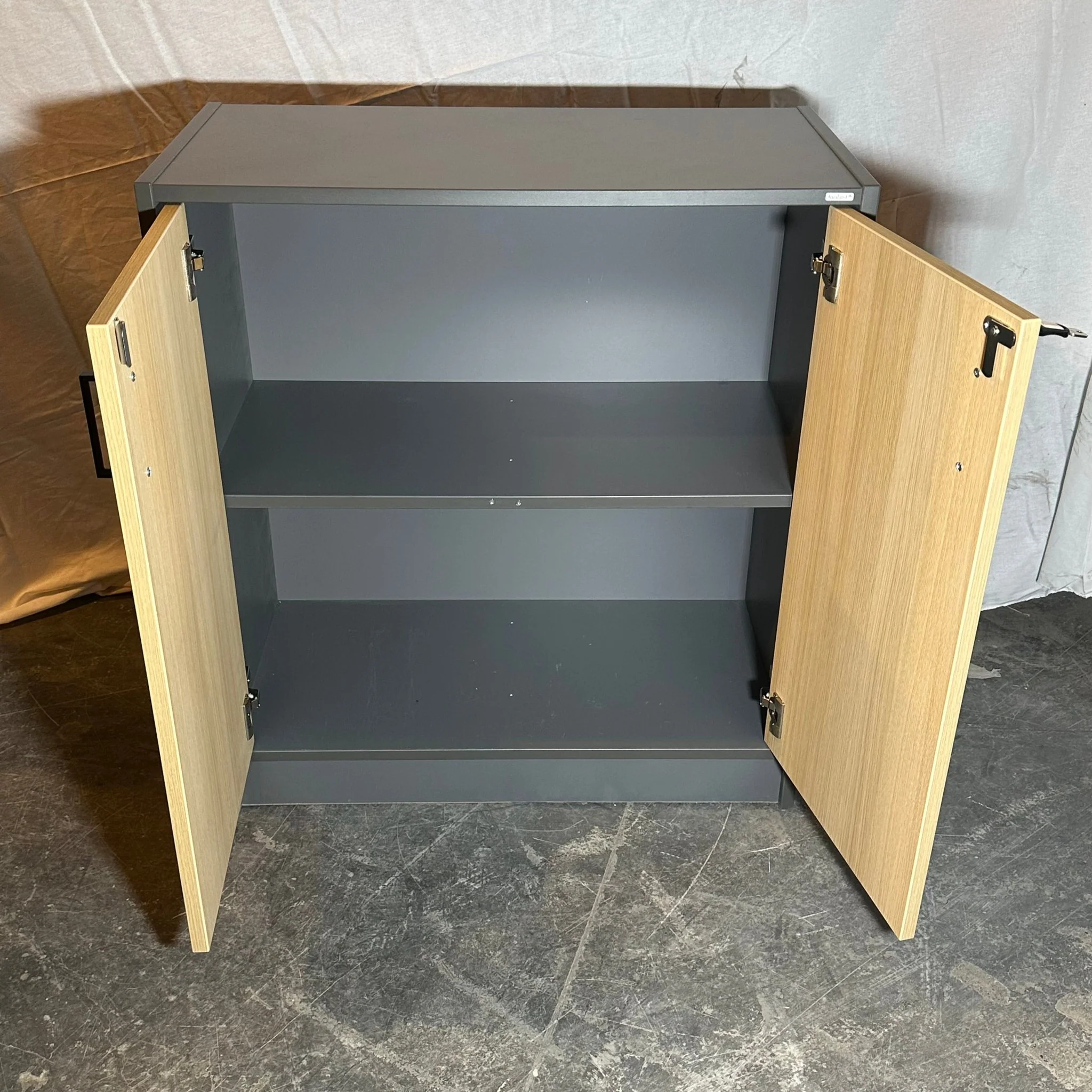 Skap fra Aarsland, grå med tredør, 80 cm - Image 3